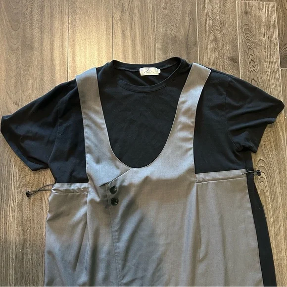 Chic Gray Dress with Lace Detail and Flowy Skirt - Picture 2 of 7